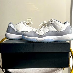 Selling air Jordan 11 retro low